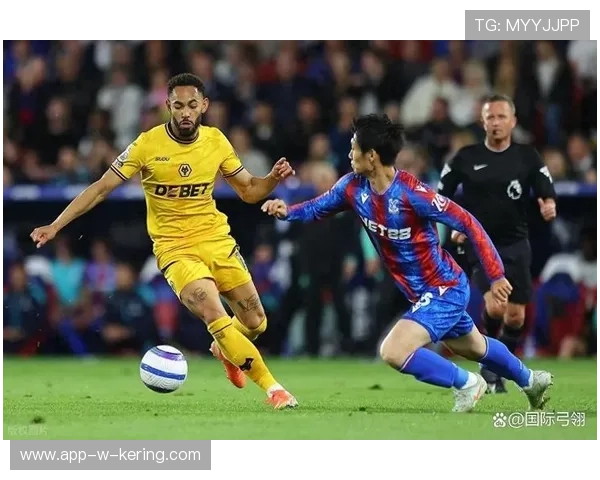 曼联或迎“锋”线大翻新:开启新赛季的终极利器 曼联或迎“锋”线大翻新:开启新赛季的终极利器